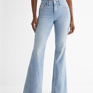Express Mid Rise Light Wash Hyper Sculpt '70s Flare Jeans in Petite 0